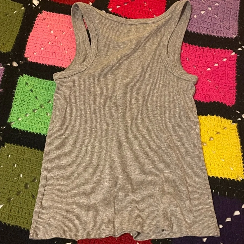 Junior’s ribbed grey button tank top - Picture 2 of 3